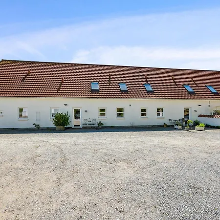 Awesome In With 2 Bedrooms And Internet