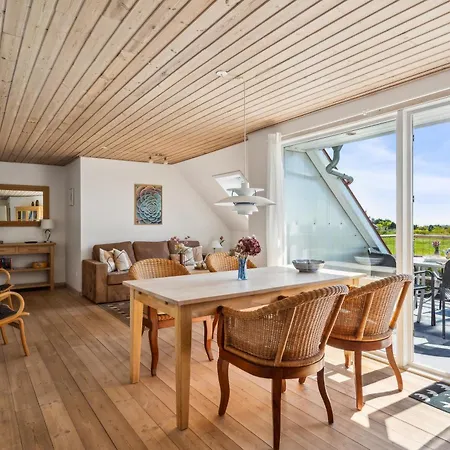 Nyaraló Awesome In With 2 Bedrooms And Internet Ebeltoft